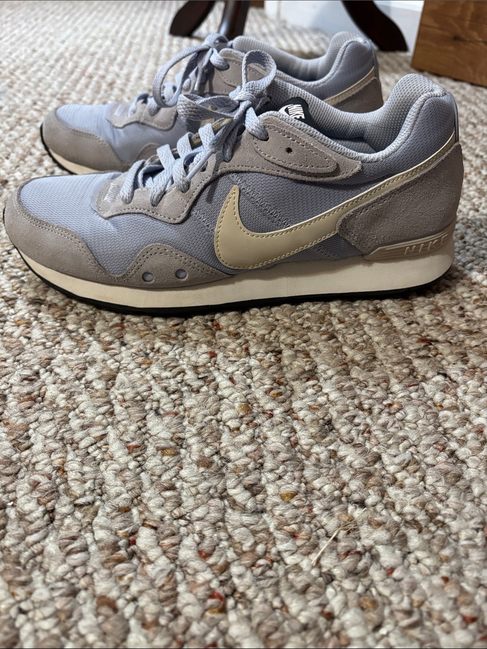 Nike sz 9 Venture Runner